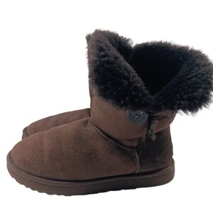 UGG Bailey Button Boots Size 10 Suede Chocolate Brown Sherpa Lined Cozy Warm